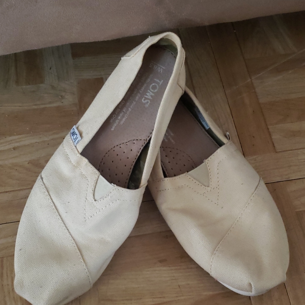 Toms